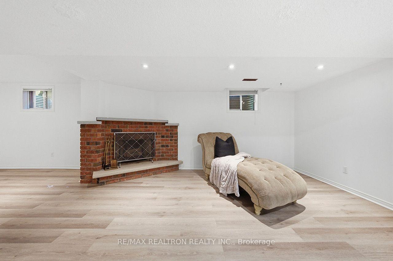 Photo 62 of 19 Prince Edward Boulevard, Markham, Thornlea — HOMEH