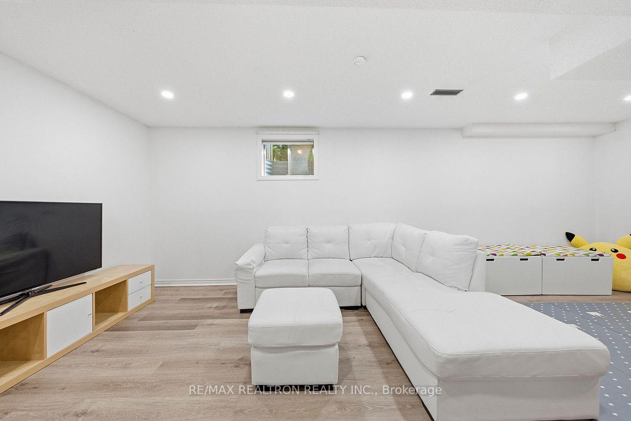 Photo 63 of 19 Prince Edward Boulevard, Markham, Thornlea — HOMEH