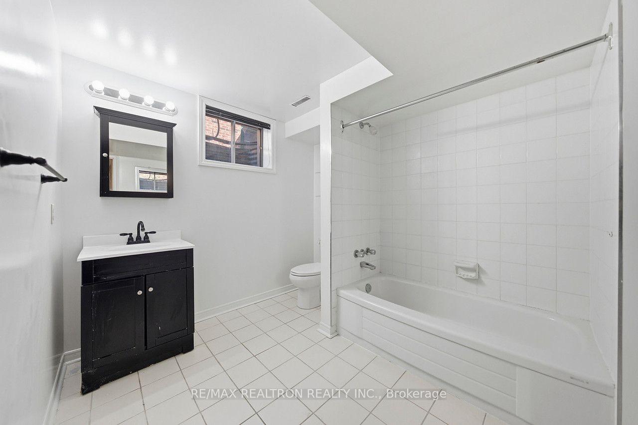 Photo 69 of 19 Prince Edward Boulevard, Markham, Thornlea — HOMEH