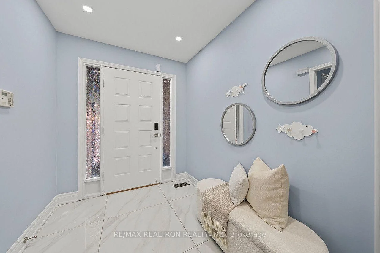 Photo 10 of 19 Prince Edward Boulevard, Markham, Thornlea — HOMEH