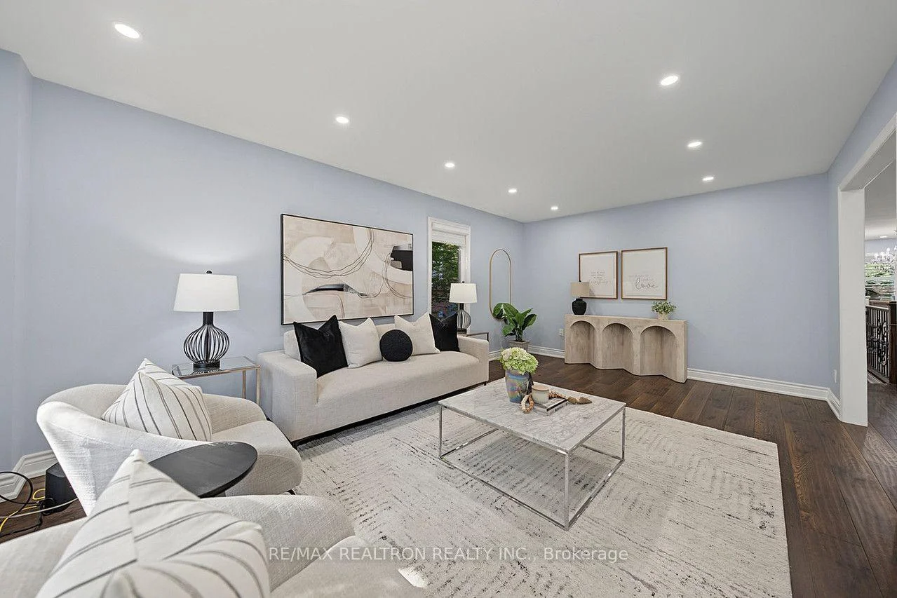 Photo 14 of 19 Prince Edward Boulevard, Markham, Thornlea — HOMEH