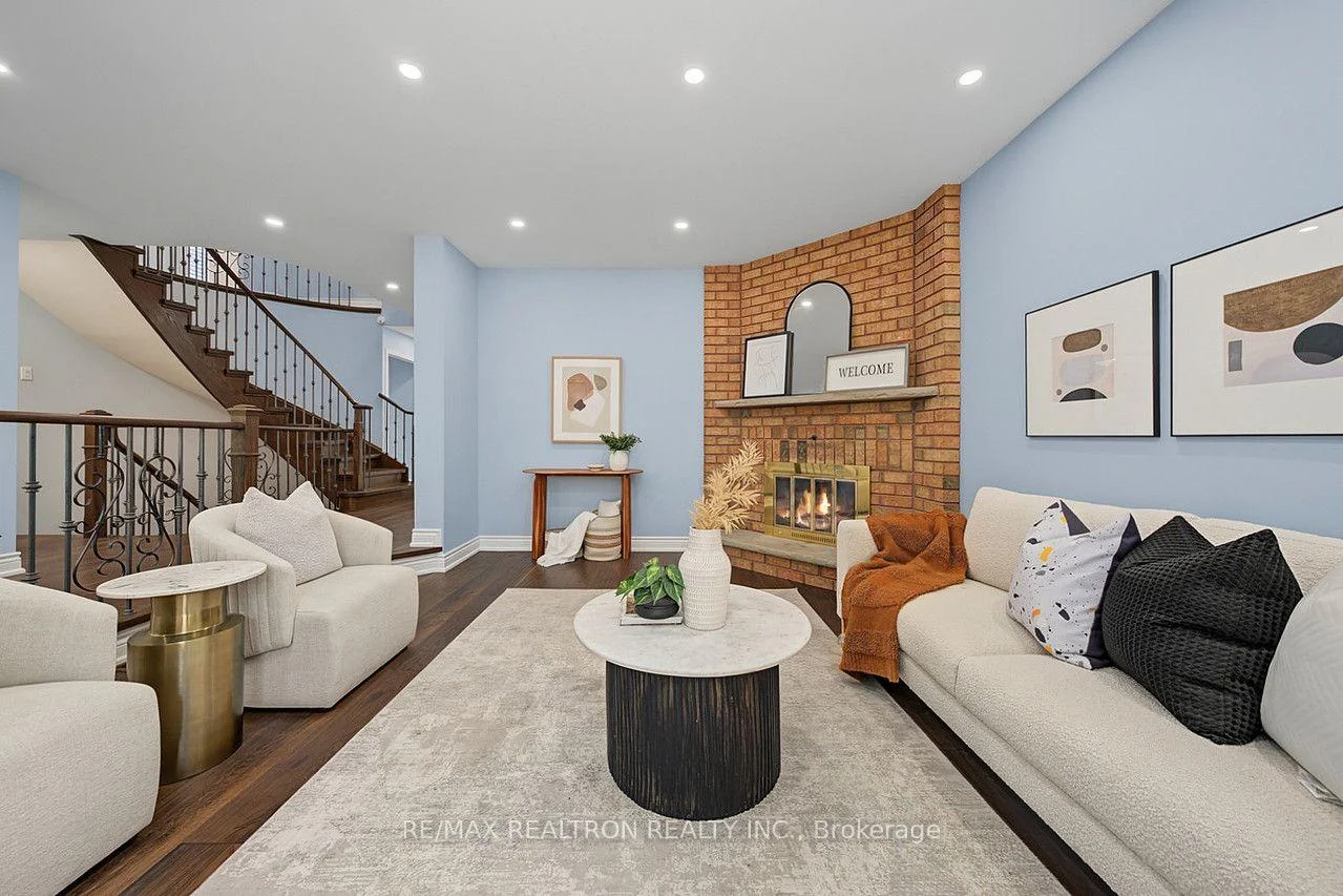 Photo 16 of 19 Prince Edward Boulevard, Markham, Thornlea — HOMEH