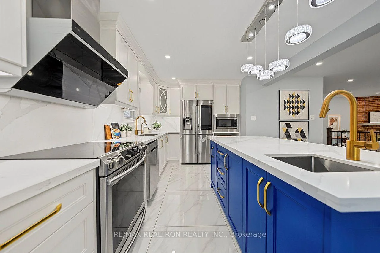 Photo 21 of 19 Prince Edward Boulevard, Markham, Thornlea — HOMEH