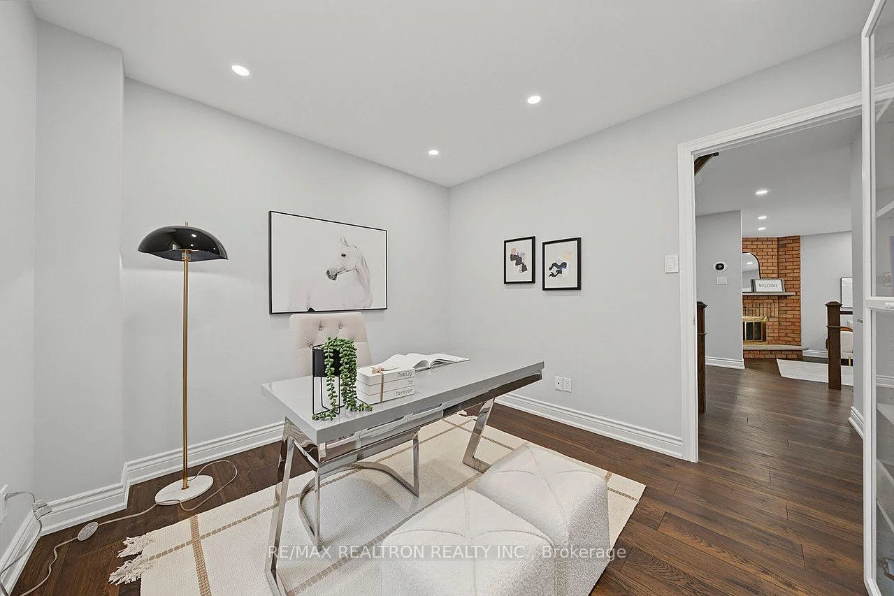 Photo 23 of 19 Prince Edward Boulevard, Markham, Thornlea — HOMEH