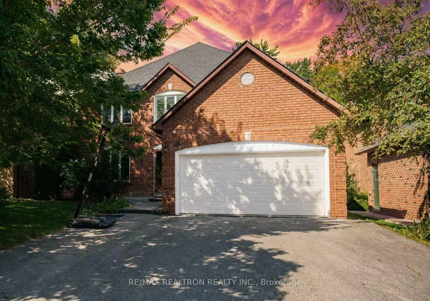 Photo 2 of 19 Prince Edward Boulevard, Markham, Thornlea — HOMEH