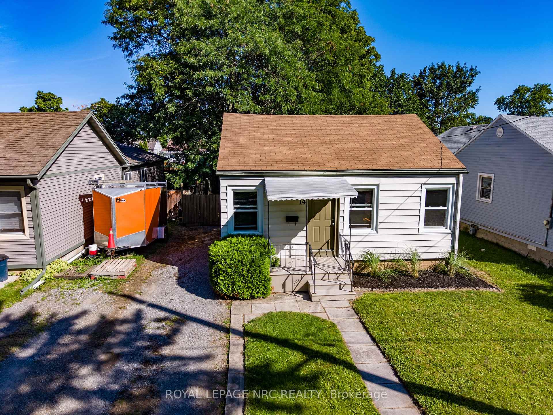 Photo 2 of 14 Hilda Street, St. Catharines, Western Hill — HOMEH