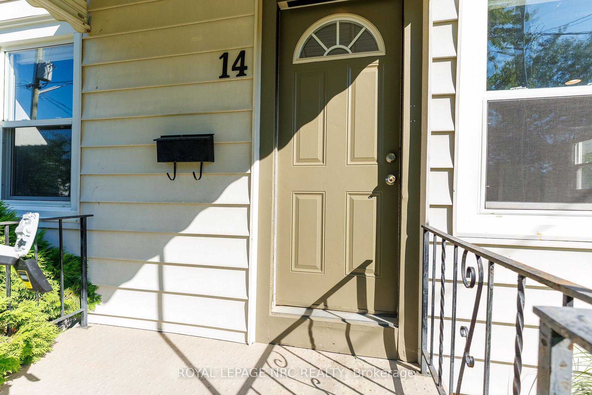 Photo 3 of 14 Hilda Street, St. Catharines, Western Hill — HOMEH