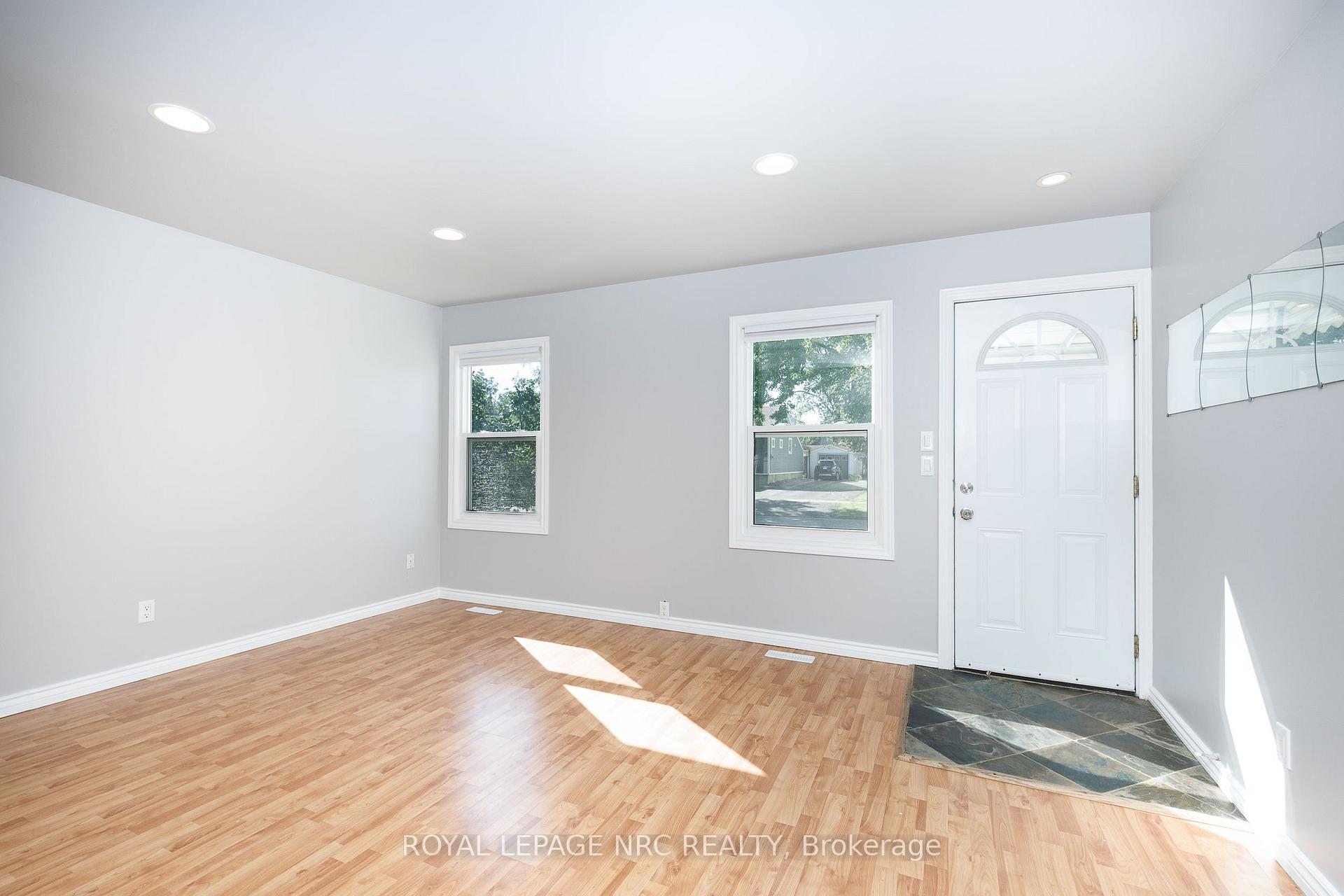 Photo 11 of 14 Hilda Street, St. Catharines, Western Hill — HOMEH