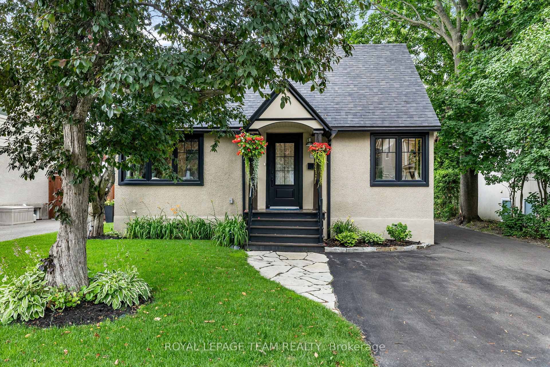 Photo 2 of 185 Camelia Avenue, Ottawa, Manor Park — HOMEH