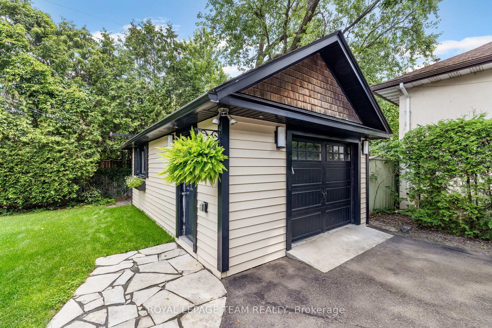 Photo 33 of 185 Camelia Avenue, Ottawa, Manor Park — HOMEH