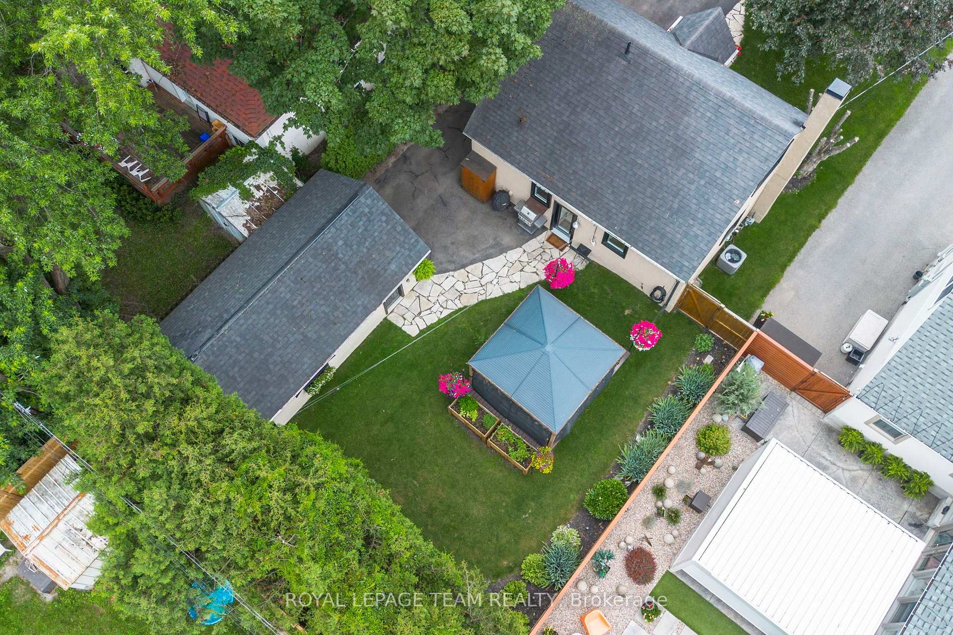 Photo 34 of 185 Camelia Avenue, Ottawa, Manor Park — HOMEH
