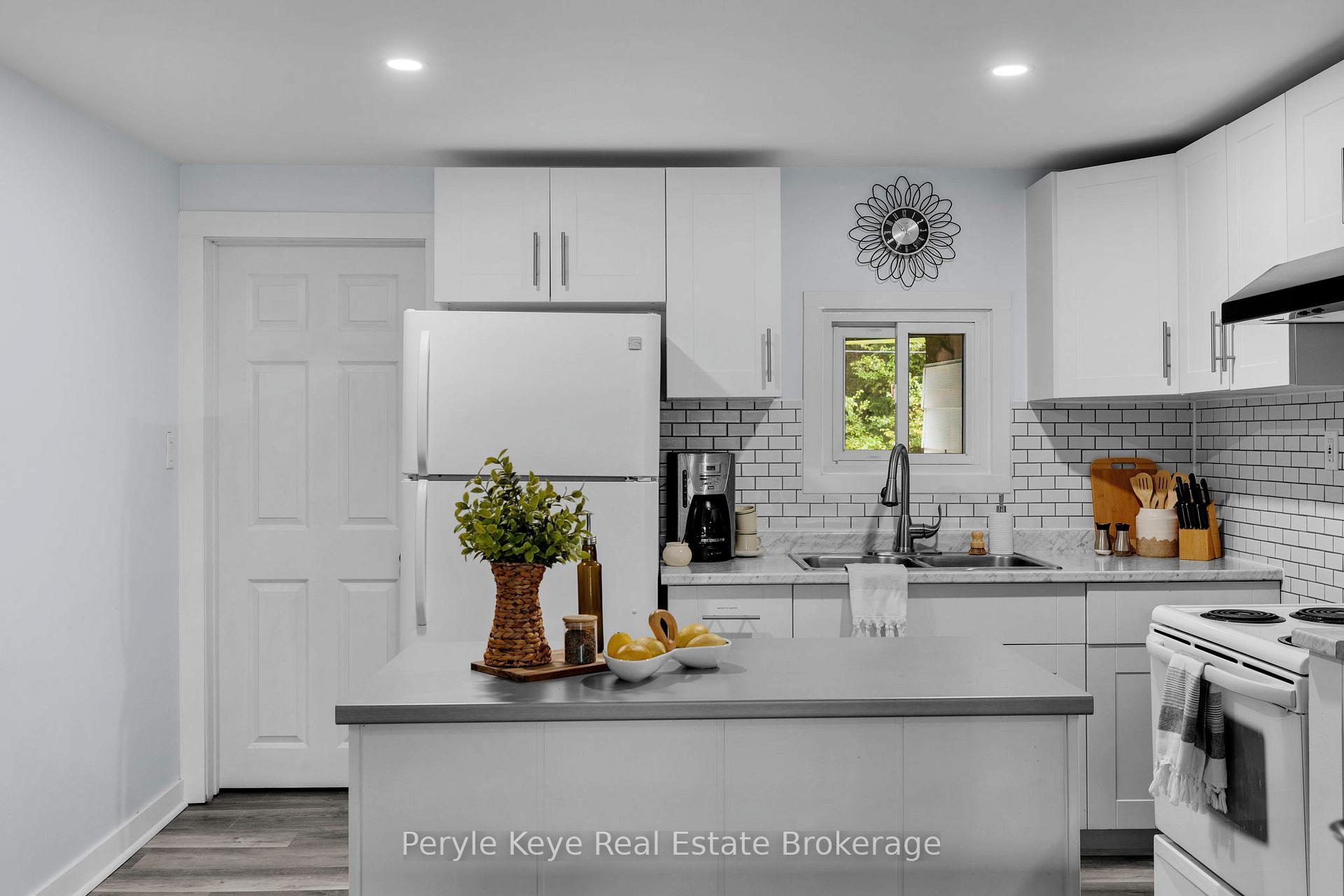 Photo 12 of 1025 & 1027 Big Island Road, Bracebridge, Draper — HOMEH