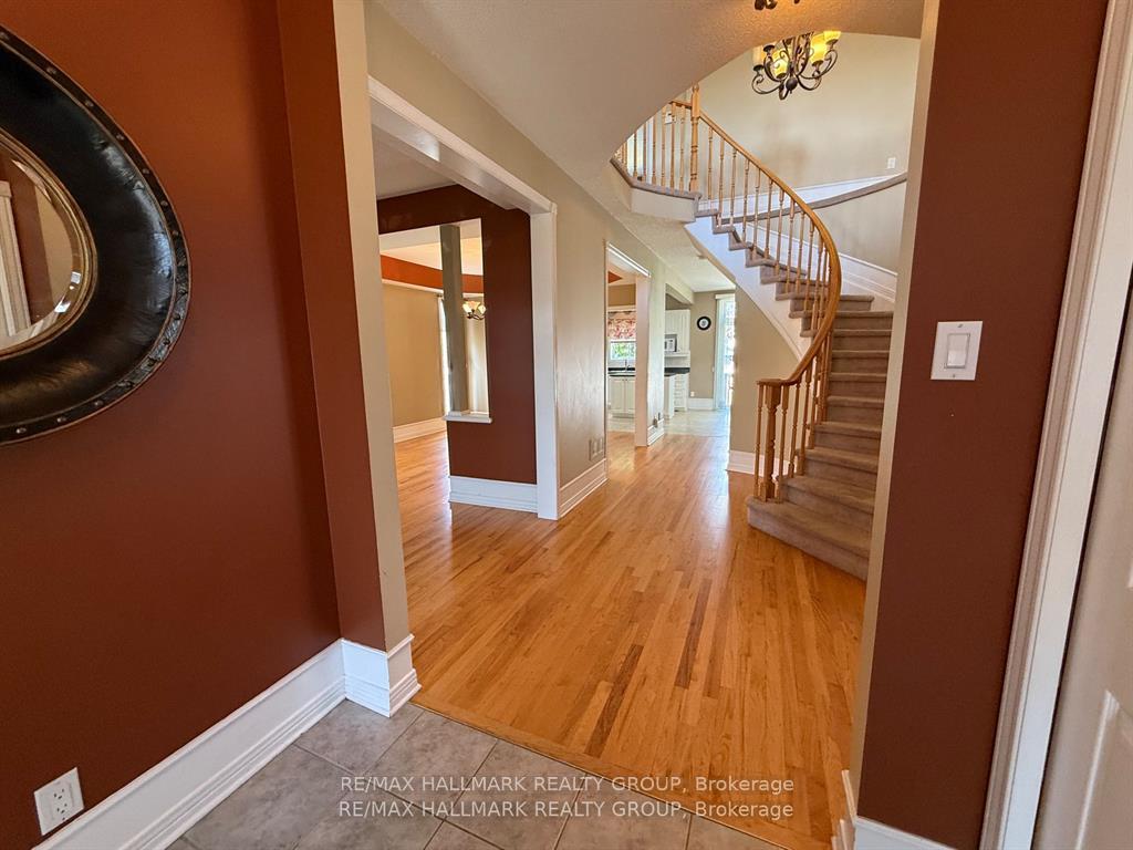 Photo 3 of 1111 Lichen Avenue, Ottawa, Avalon East — HOMEH