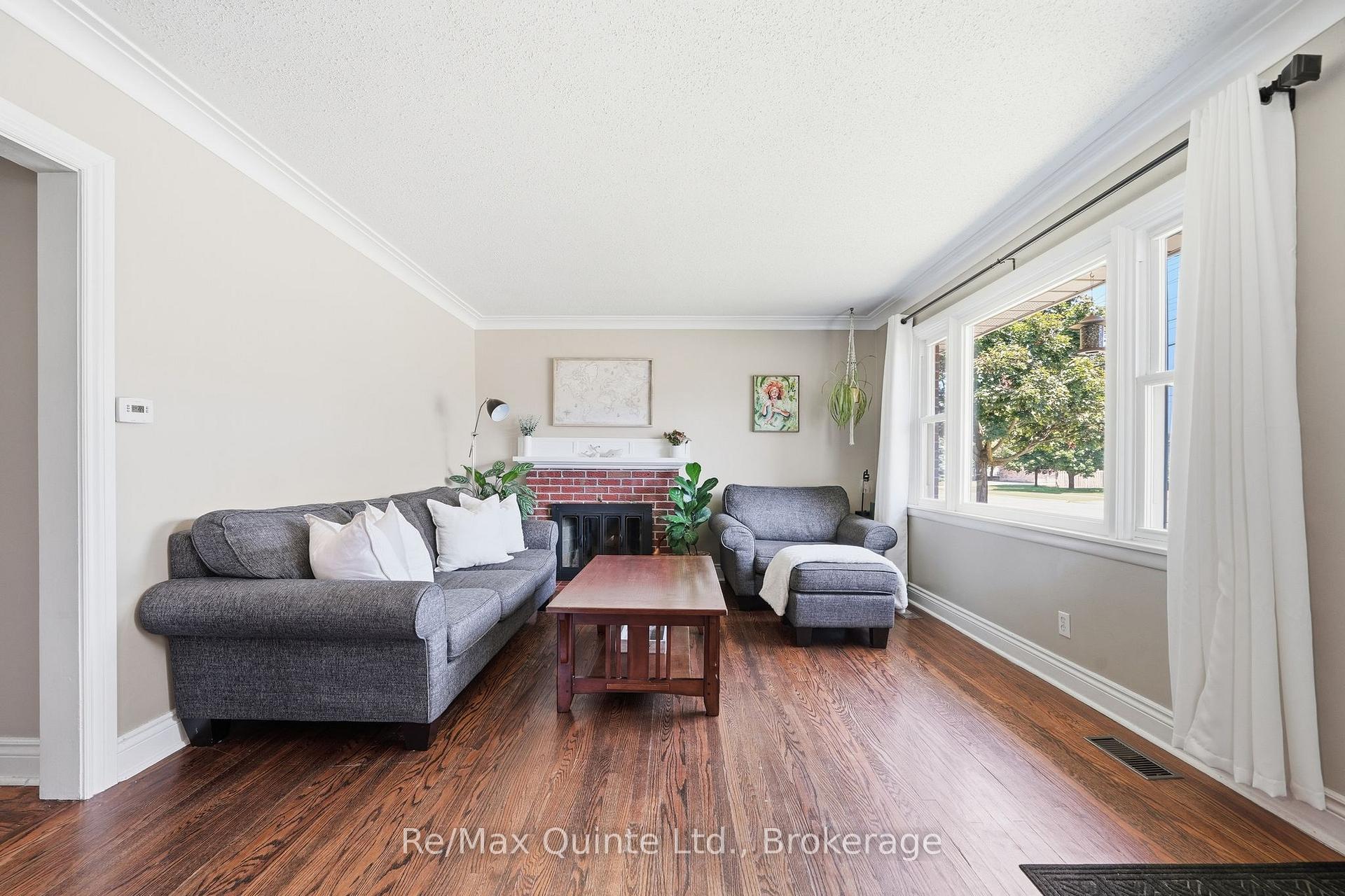 Photo 8 of 248 Farley Avenue, Belleville, Belleville Ward — HOMEH