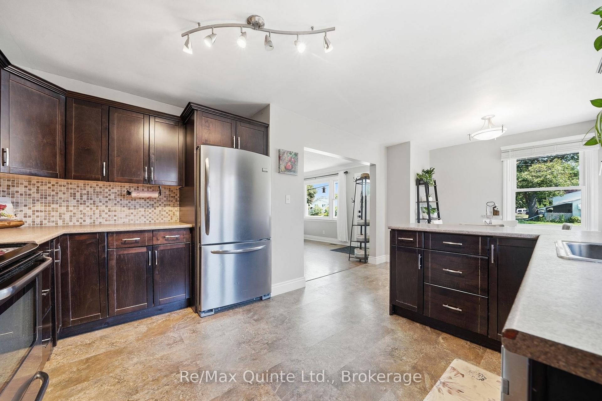 Photo 10 of 248 Farley Avenue, Belleville, Belleville Ward — HOMEH