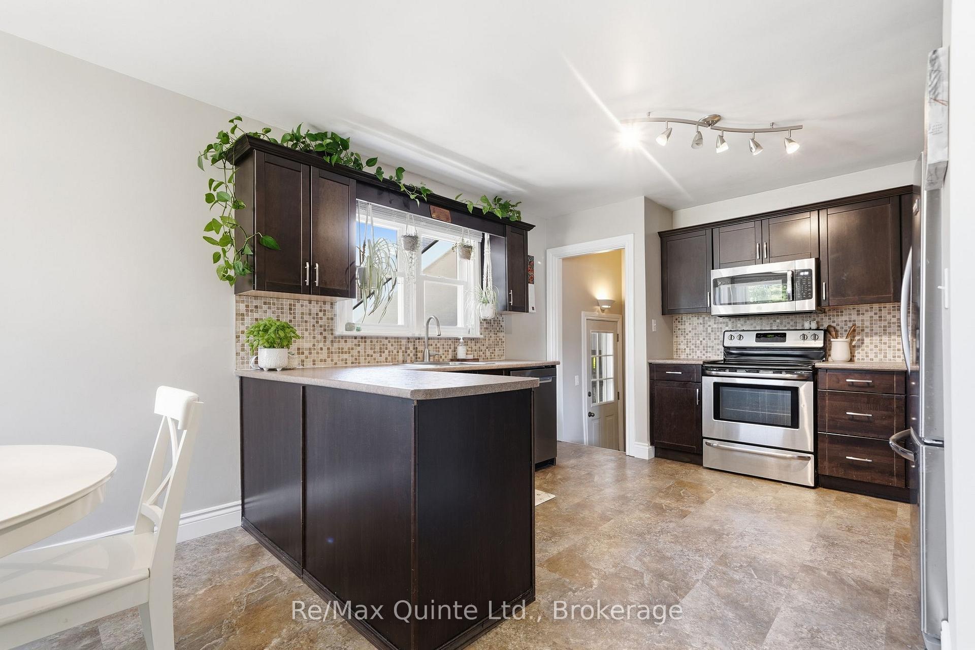 Photo 11 of 248 Farley Avenue, Belleville, Belleville Ward — HOMEH
