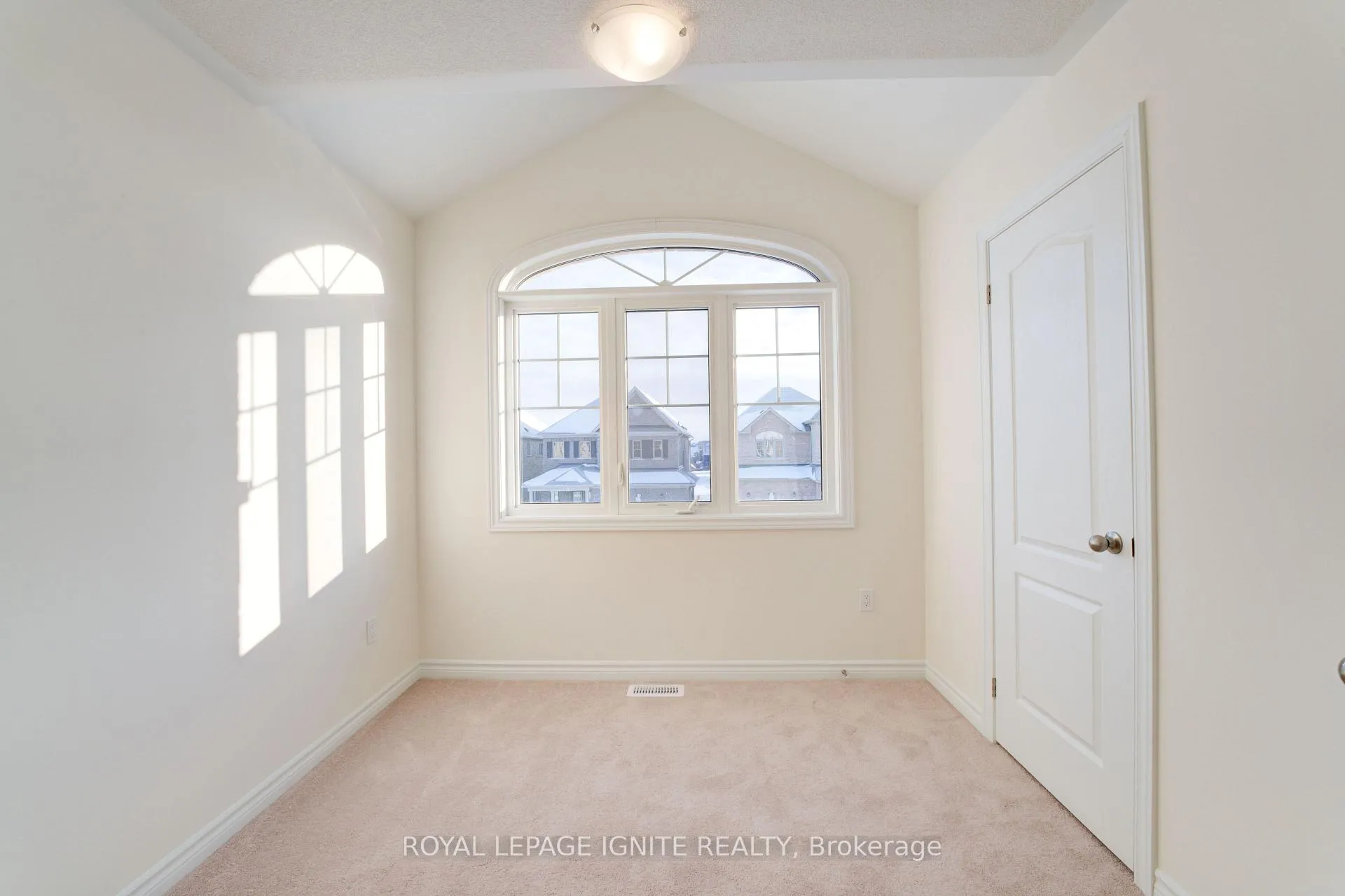 Photo 25 of 21 Raines Road, Scugog, Port Perry — HOMEH