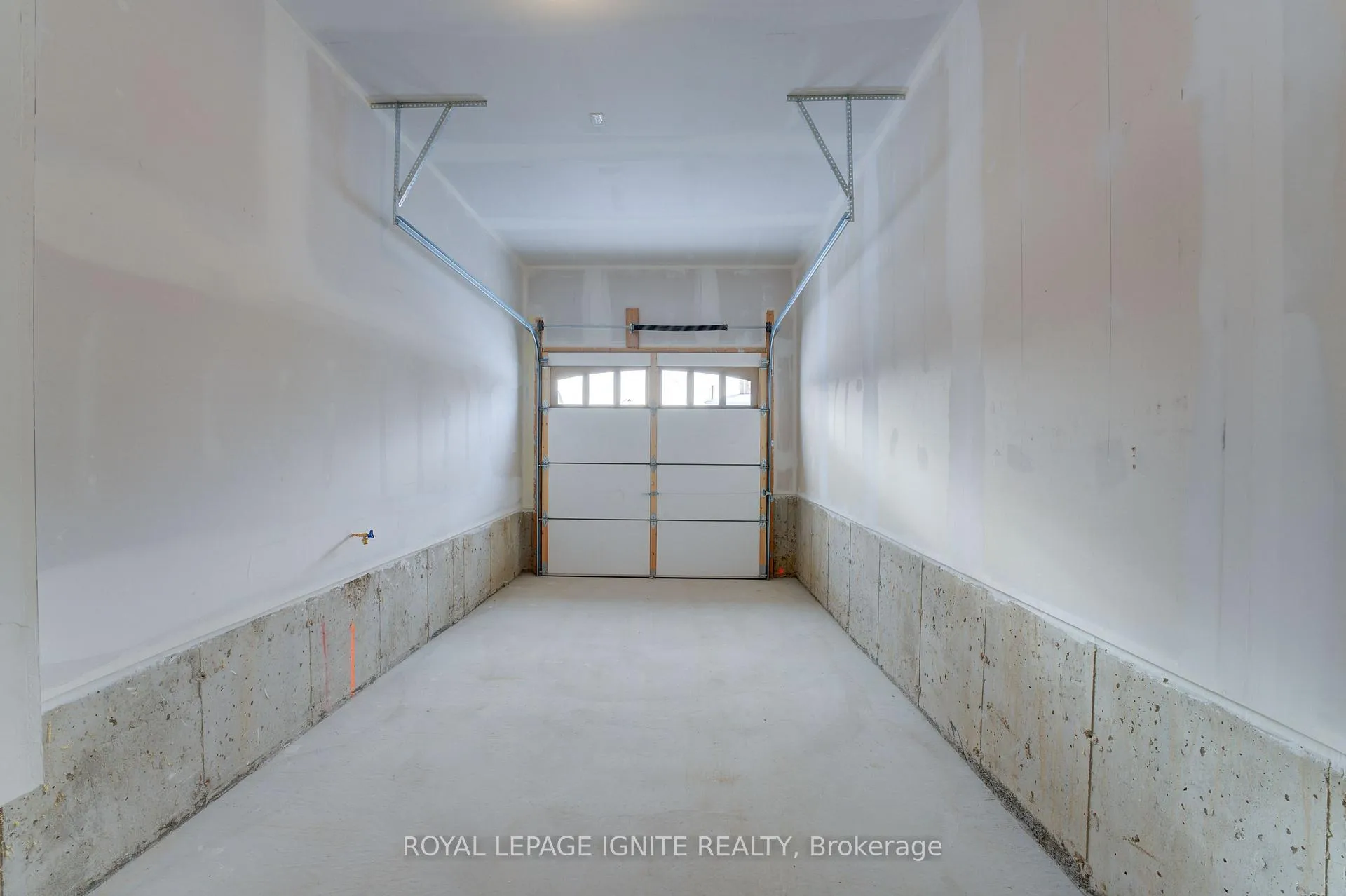 Photo 39 of 21 Raines Road, Scugog, Port Perry — HOMEH