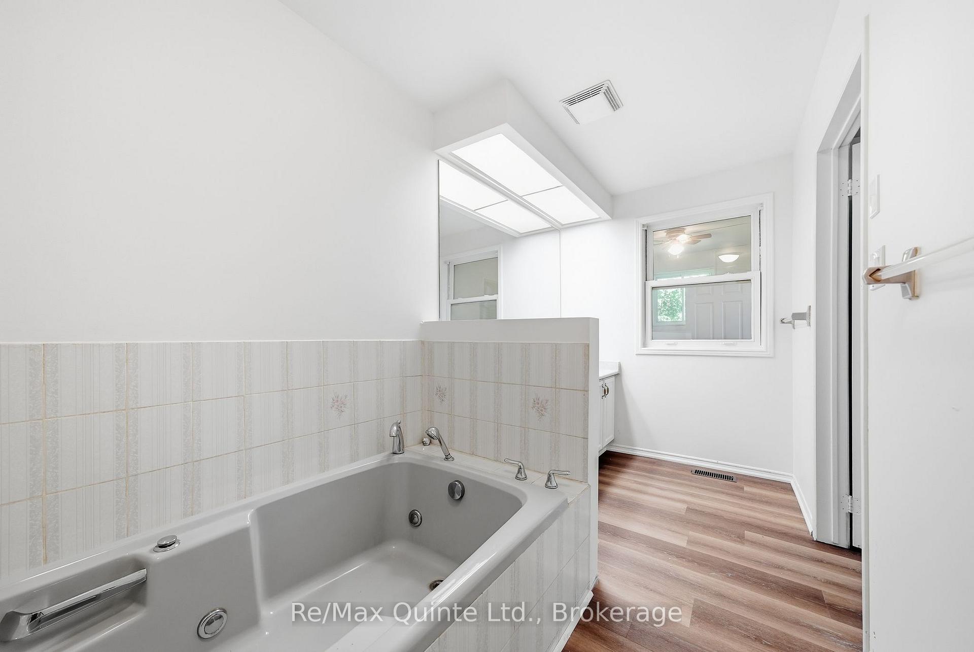 Photo 26 of 1076 Massassauga Road, Prince Edward County, Ameliasburg Ward — HOMEH