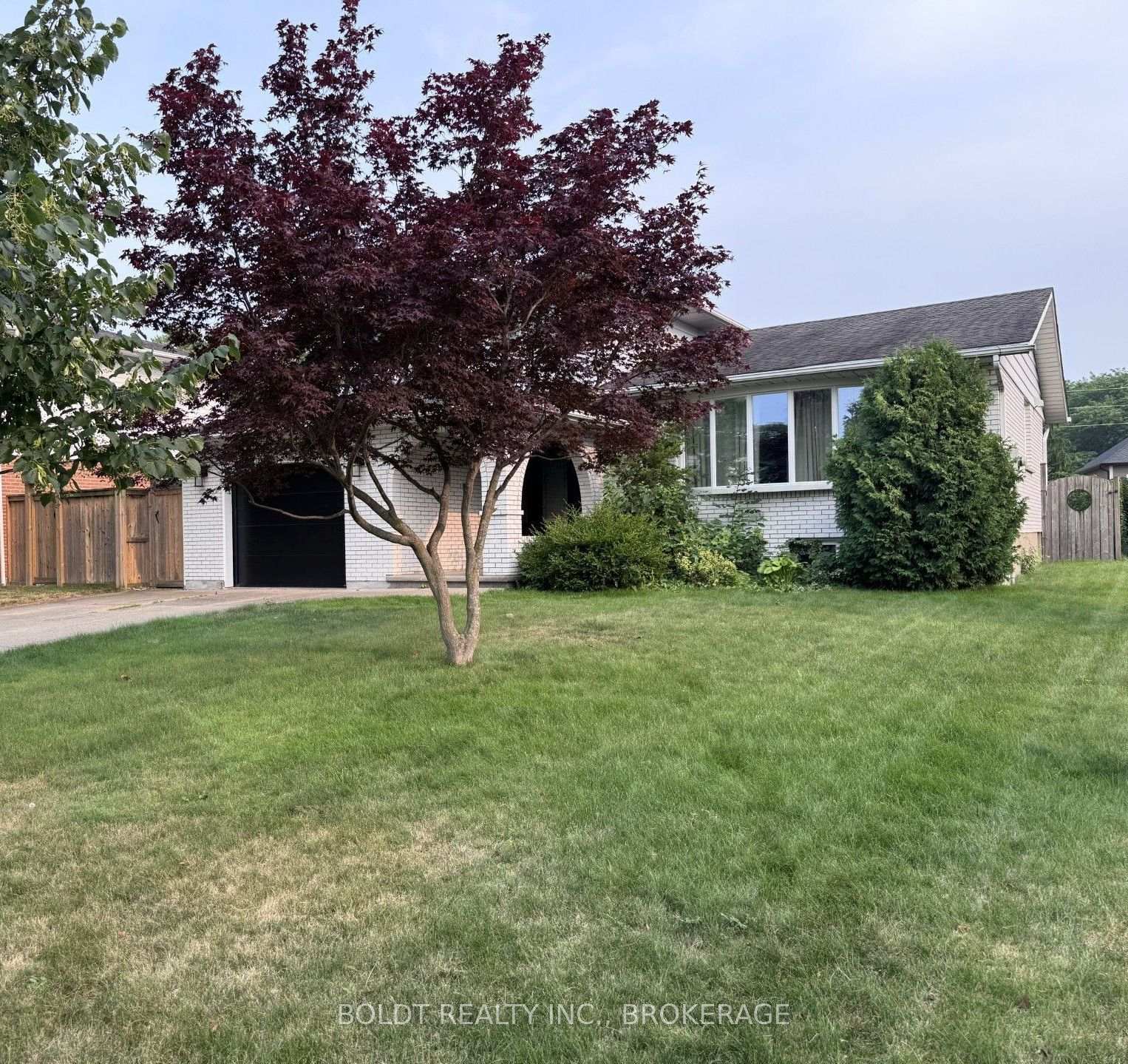 Photo 2 of 3 Wendover Place, St. Catharines, Lakeshore — HOMEH