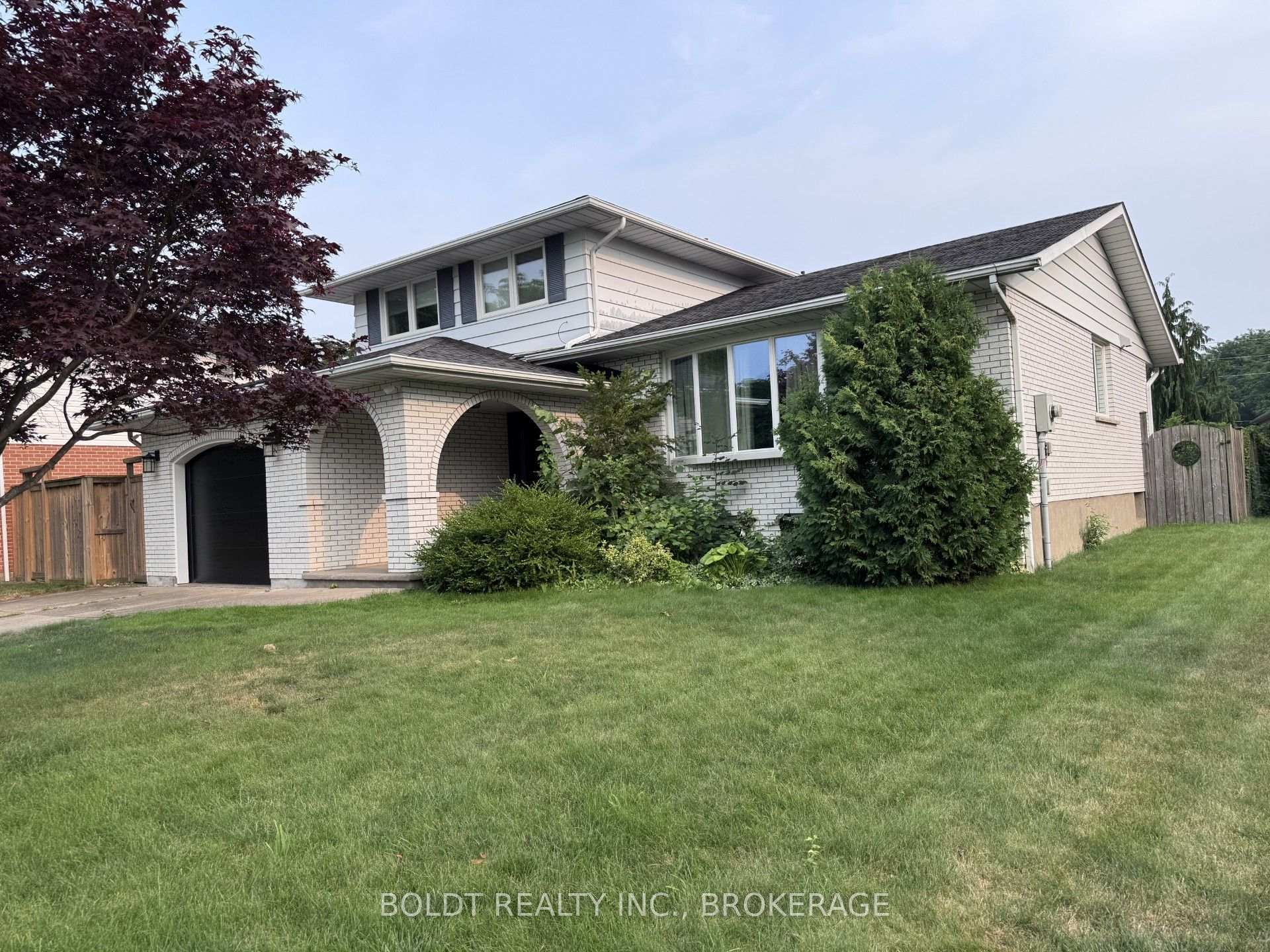 Photo 3 of 3 Wendover Place, St. Catharines, Lakeshore — HOMEH