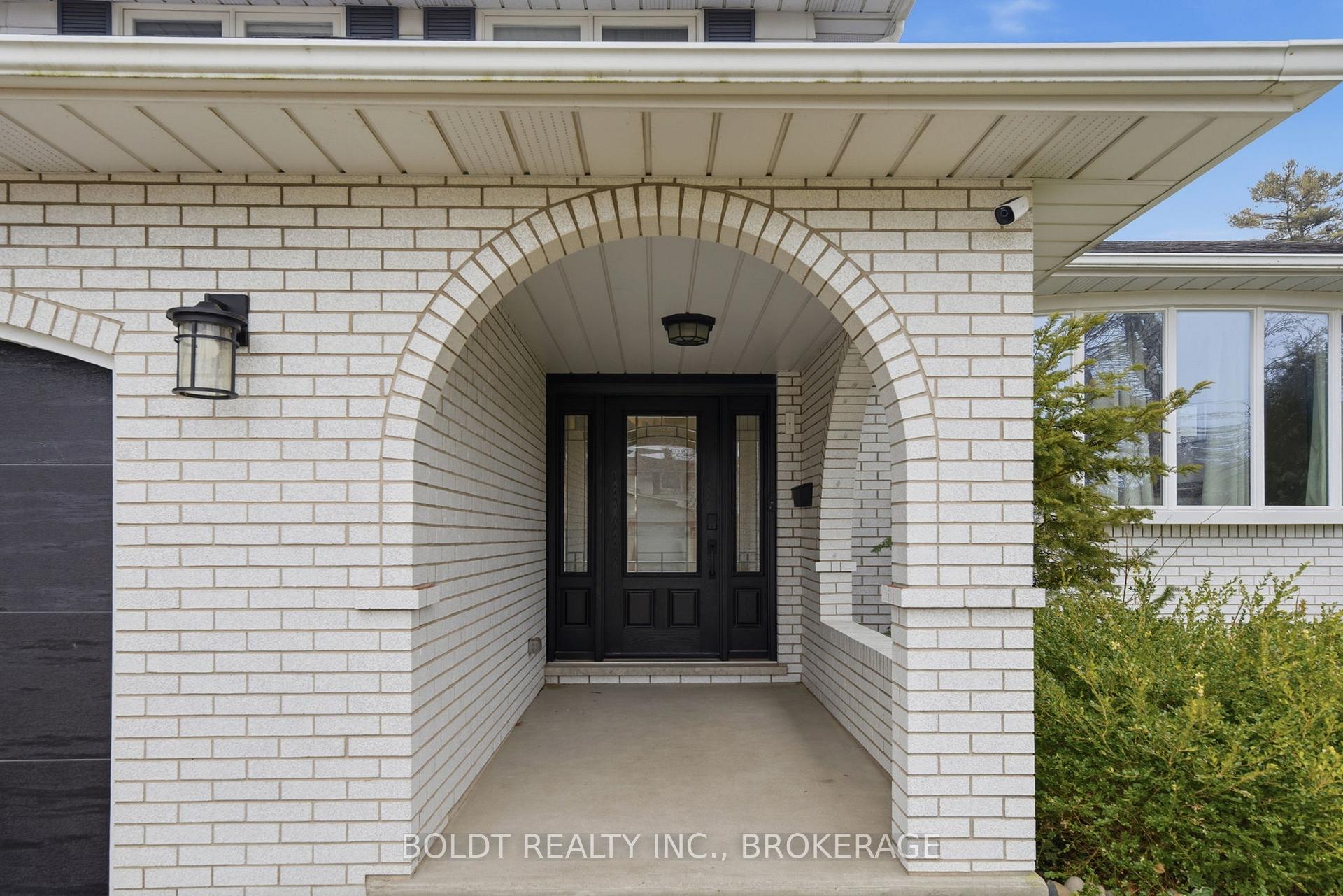 Photo 4 of 3 Wendover Place, St. Catharines, Lakeshore — HOMEH