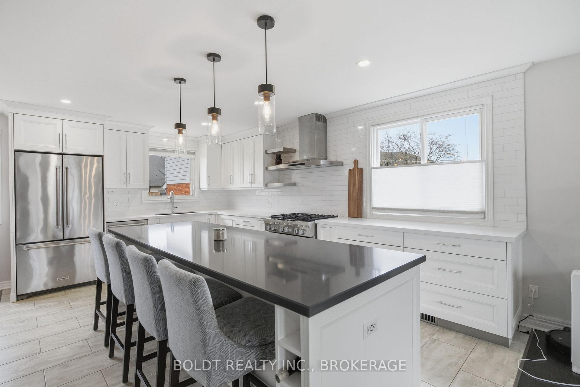 Photo 10 of 3 Wendover Place, St. Catharines, Lakeshore — HOMEH