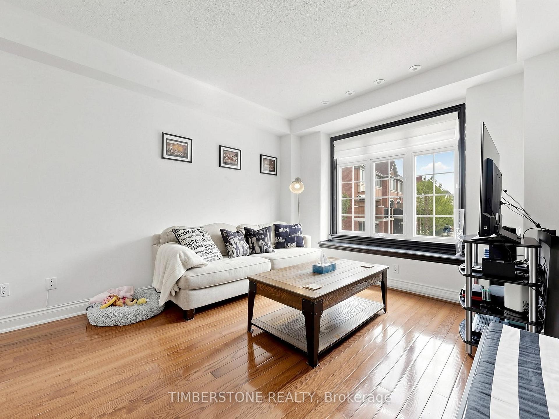 Photo 4 of 32 George Bogg Road, Vaughan, East Woodbridge — HOMEH