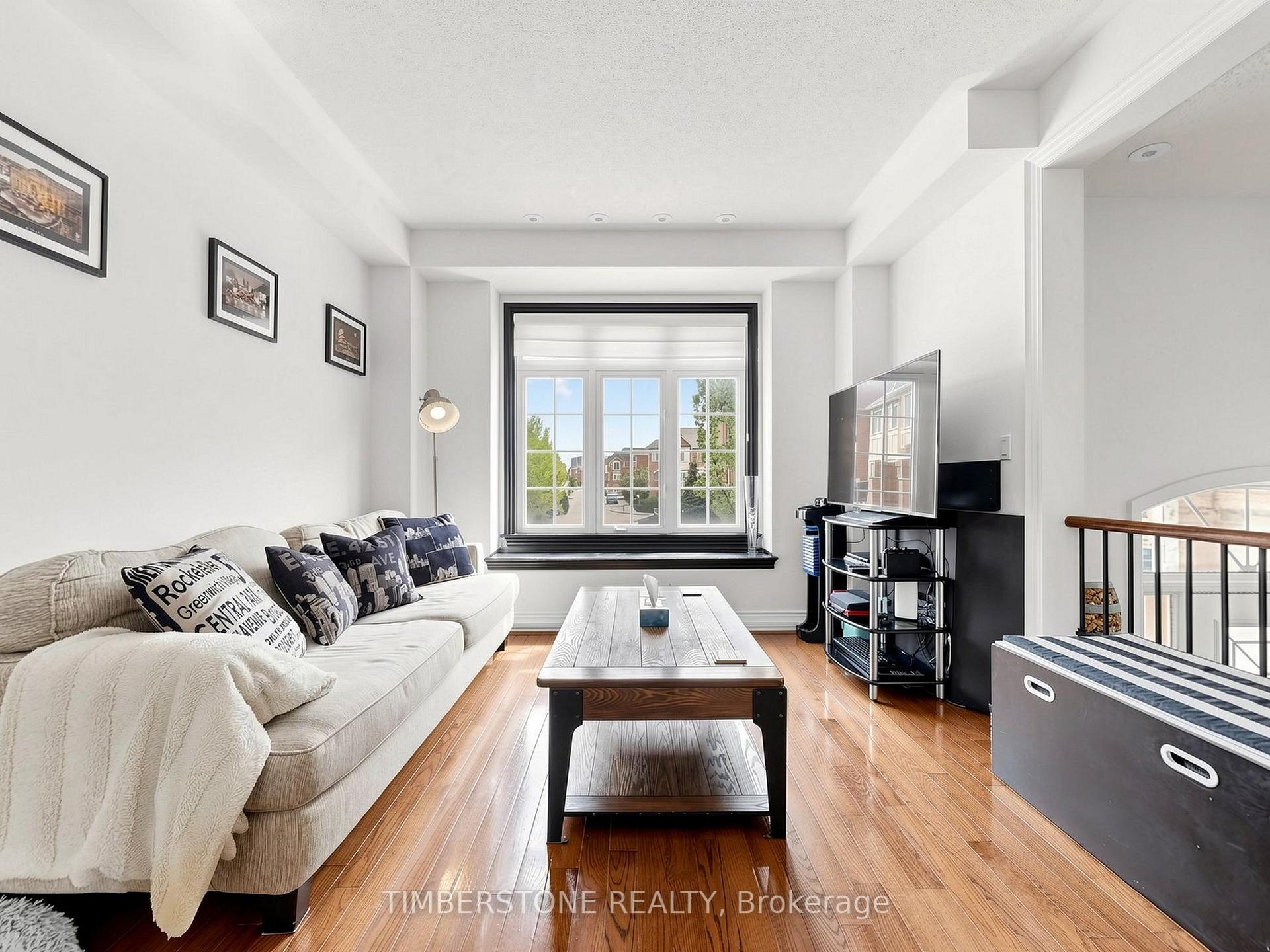 Photo 5 of 32 George Bogg Road, Vaughan, East Woodbridge — HOMEH