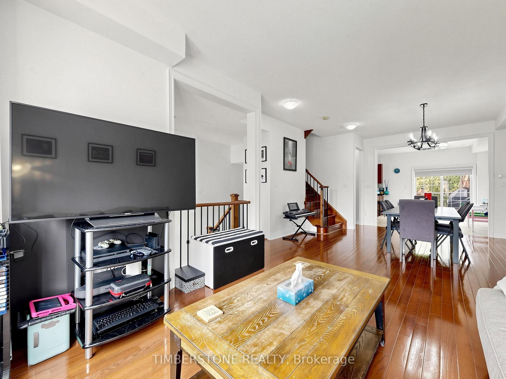 Photo 9 of 32 George Bogg Road, Vaughan, East Woodbridge — HOMEH