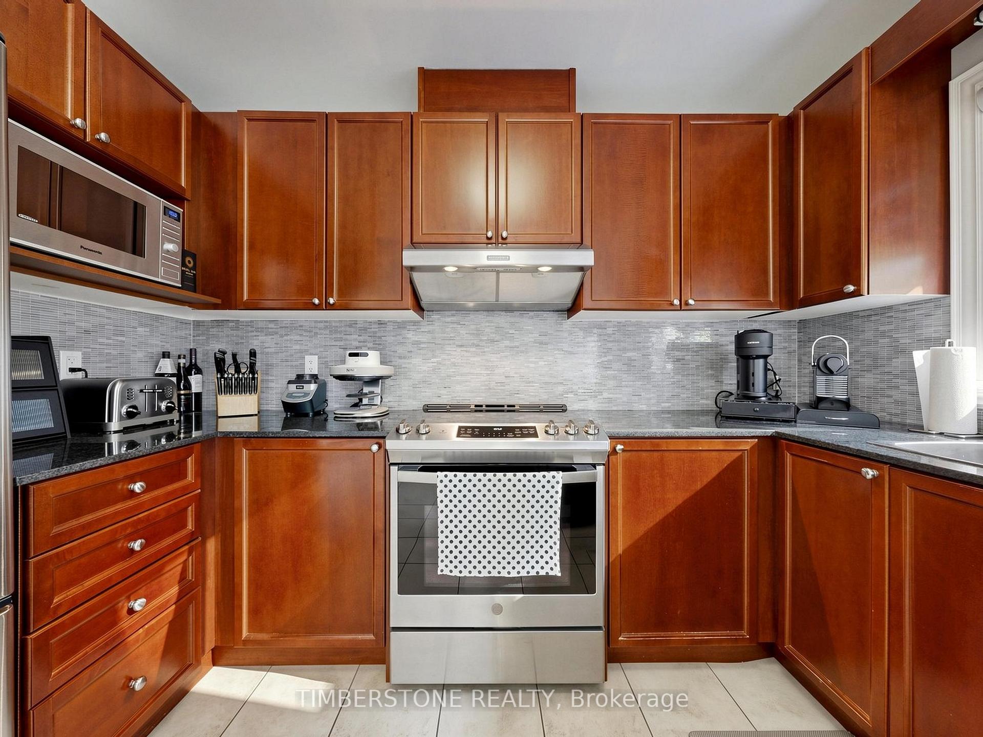 Photo 17 of 32 George Bogg Road, Vaughan, East Woodbridge — HOMEH