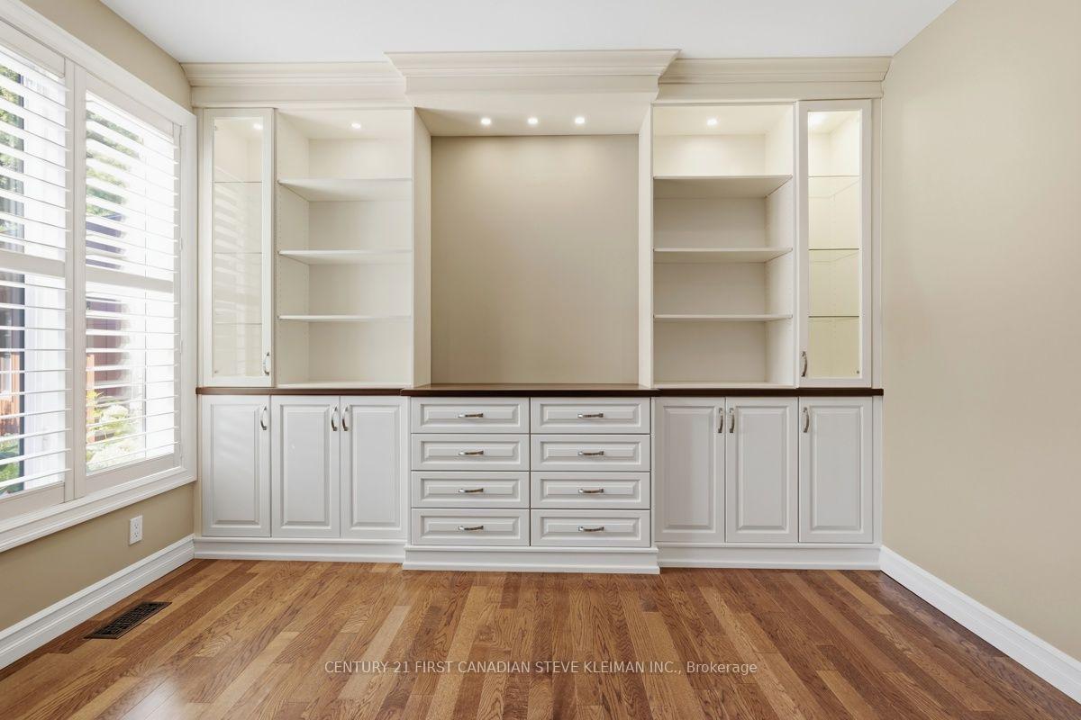Photo 8 of 128 Salisbury Drive, Middlesex Centre, Birr — HOMEH
