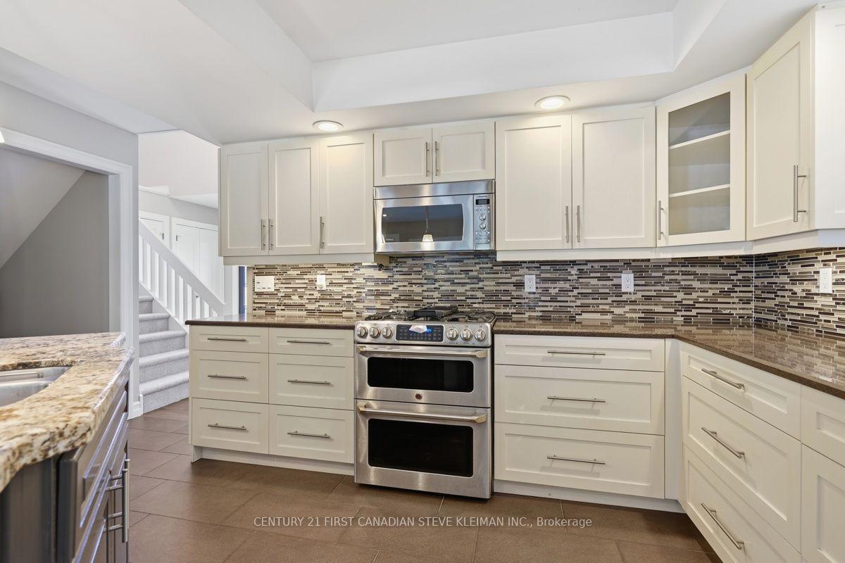 Photo 9 of 128 Salisbury Drive, Middlesex Centre, Birr — HOMEH