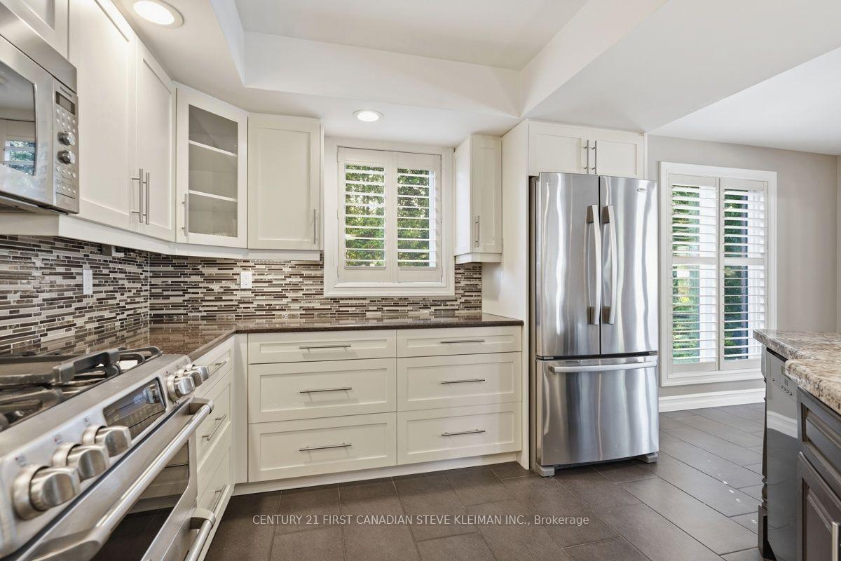 Photo 10 of 128 Salisbury Drive, Middlesex Centre, Birr — HOMEH