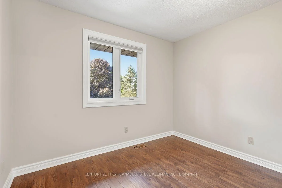 Photo 33 of 128 Salisbury Drive, Middlesex Centre, Birr — HOMEH