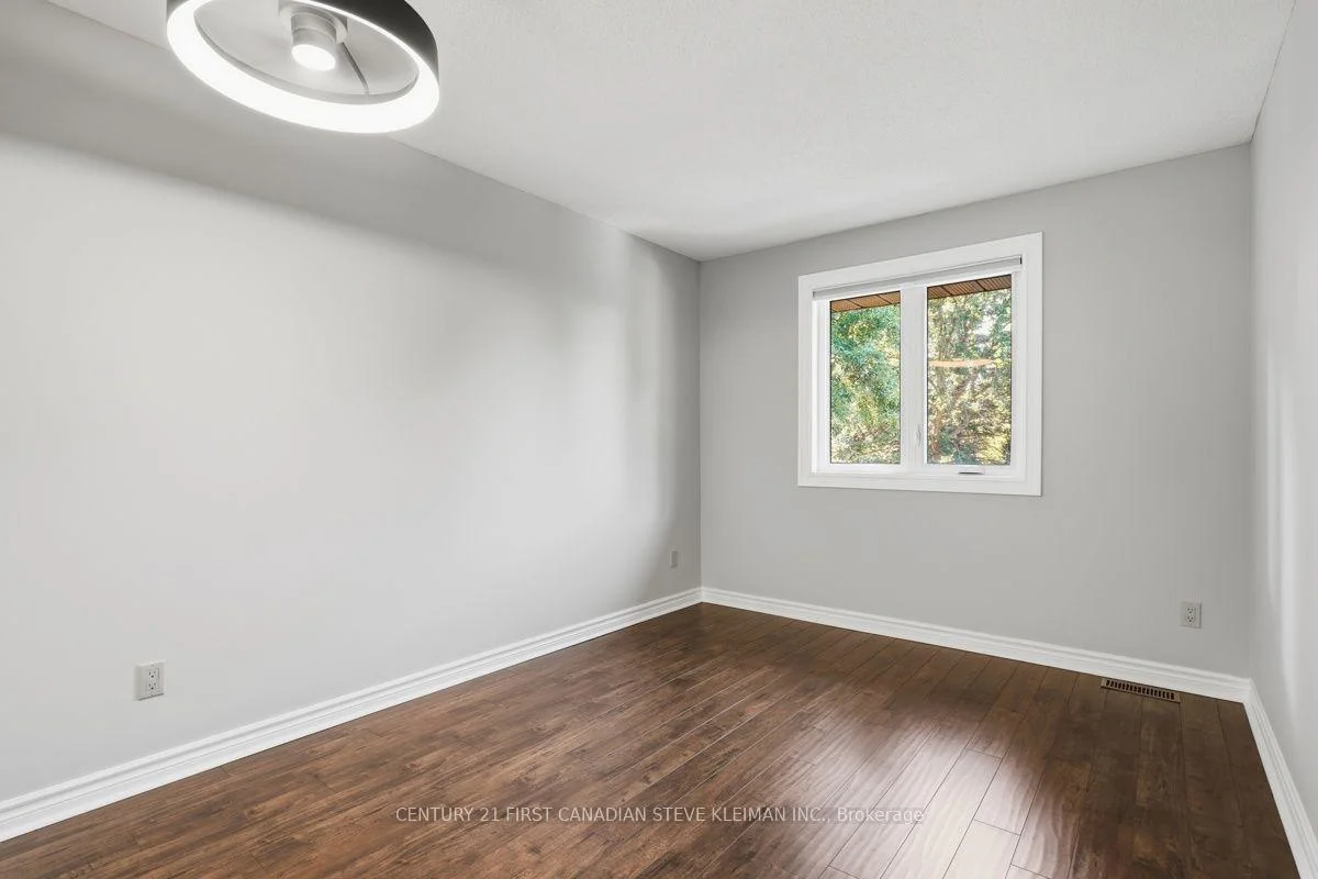 Photo 35 of 128 Salisbury Drive, Middlesex Centre, Birr — HOMEH