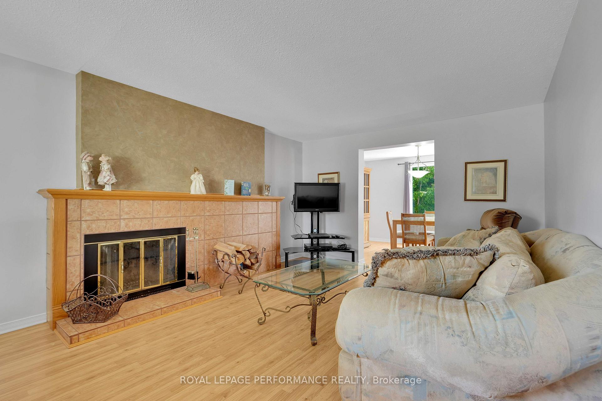 Photo 5 of 1080 Cloverlawn Court, Ottawa, Beacon Hill South — HOMEH