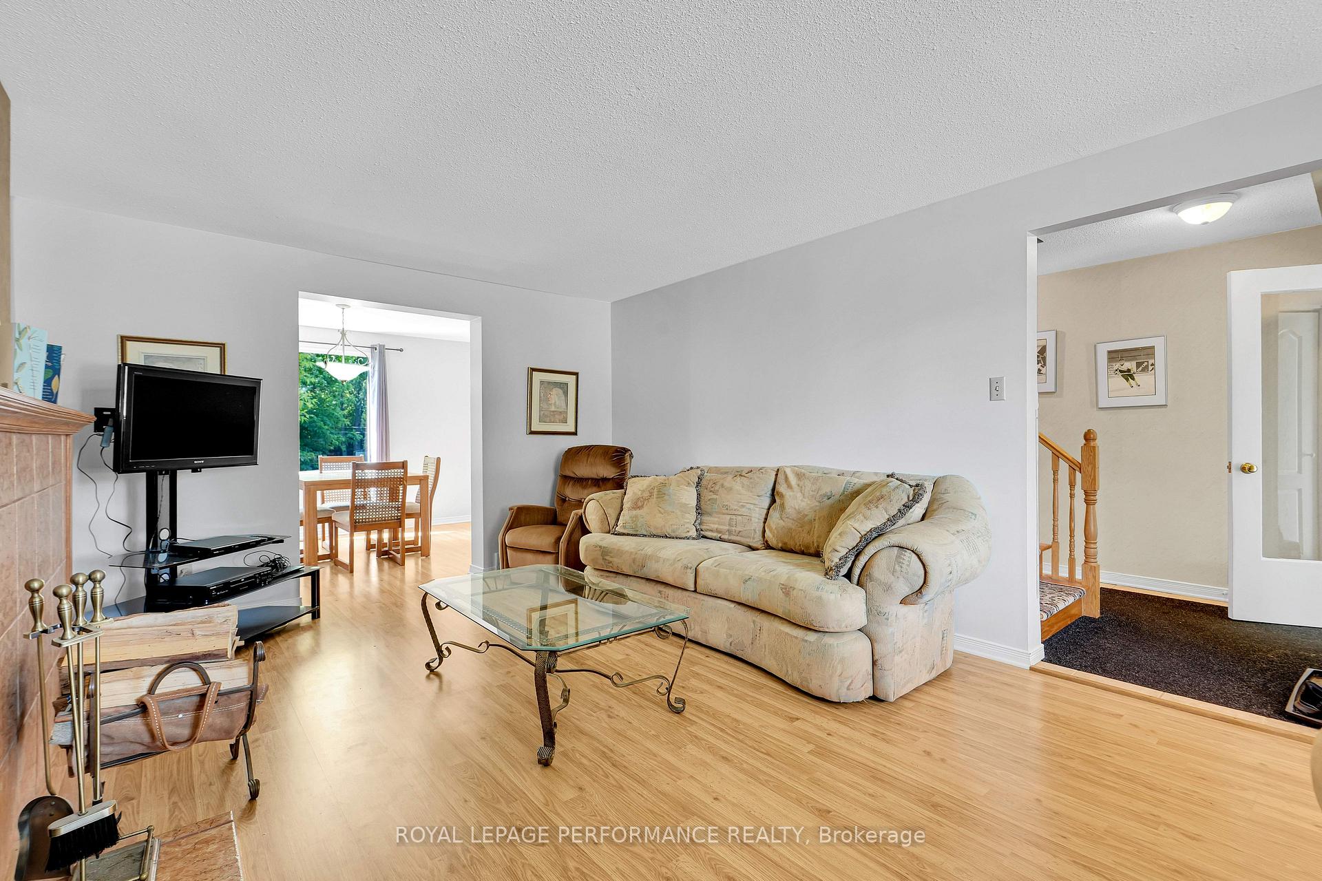 Photo 6 of 1080 Cloverlawn Court, Ottawa, Beacon Hill South — HOMEH