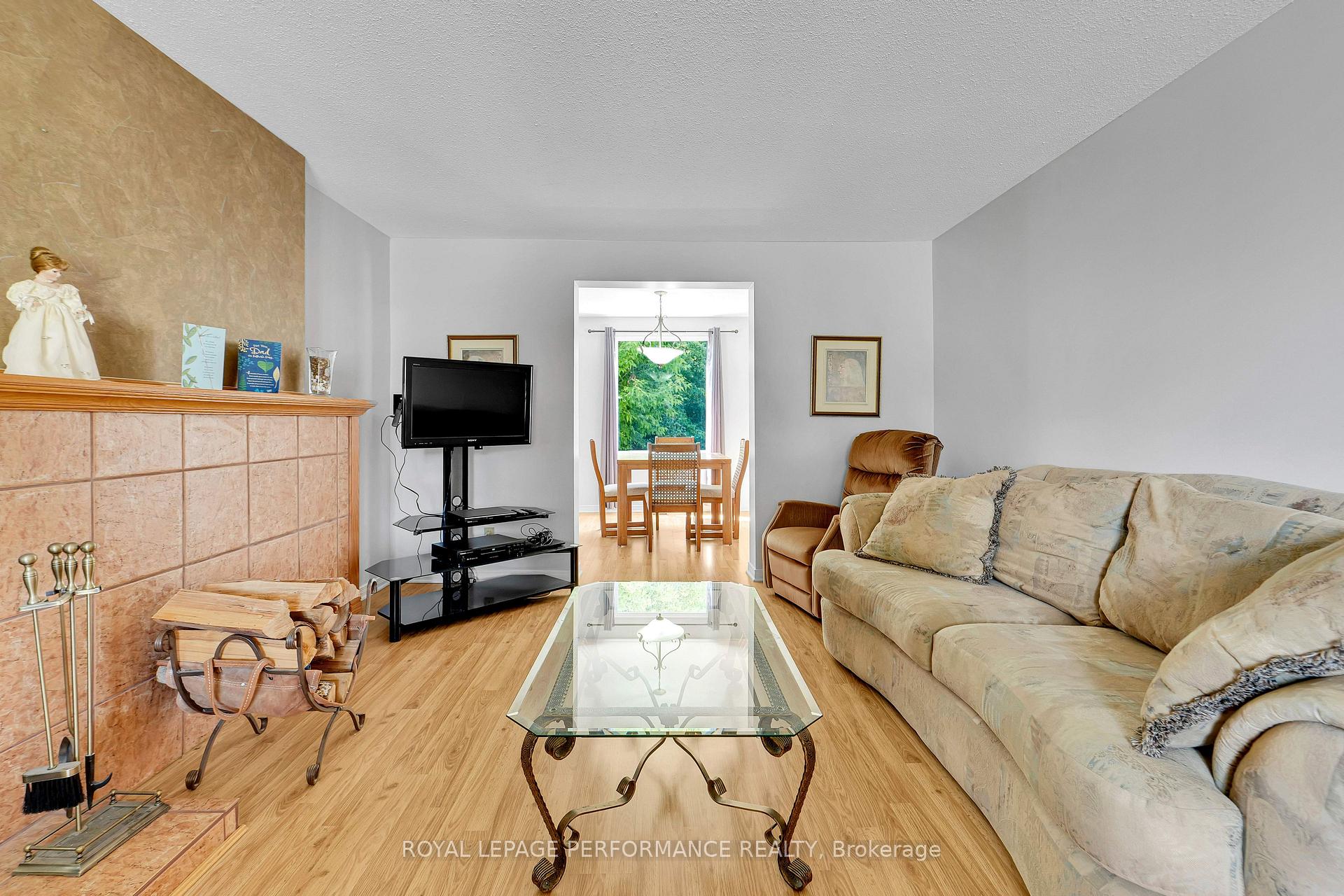 Photo 8 of 1080 Cloverlawn Court, Ottawa, Beacon Hill South — HOMEH