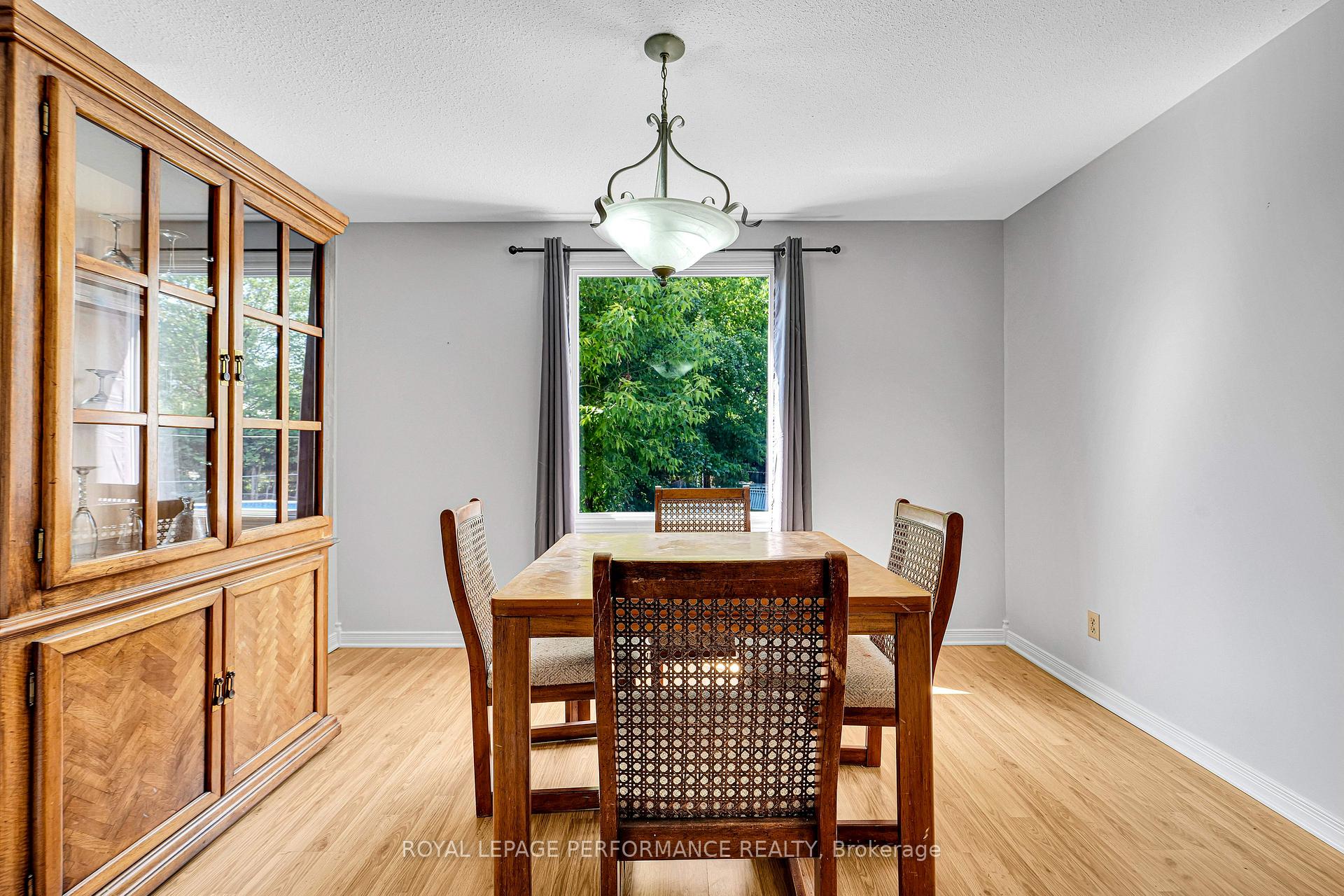 Photo 10 of 1080 Cloverlawn Court, Ottawa, Beacon Hill South — HOMEH