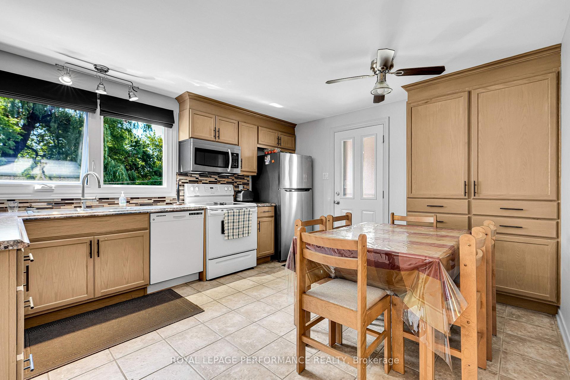 Photo 11 of 1080 Cloverlawn Court, Ottawa, Beacon Hill South — HOMEH