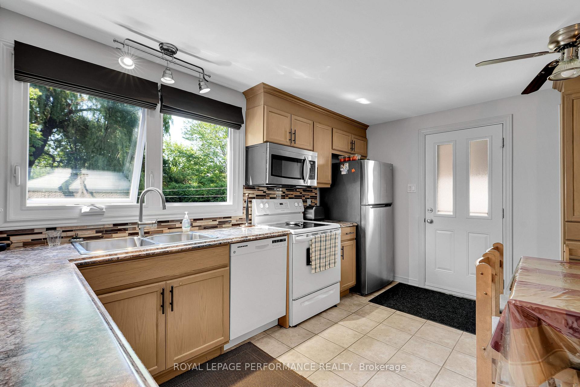 Photo 13 of 1080 Cloverlawn Court, Ottawa, Beacon Hill South — HOMEH