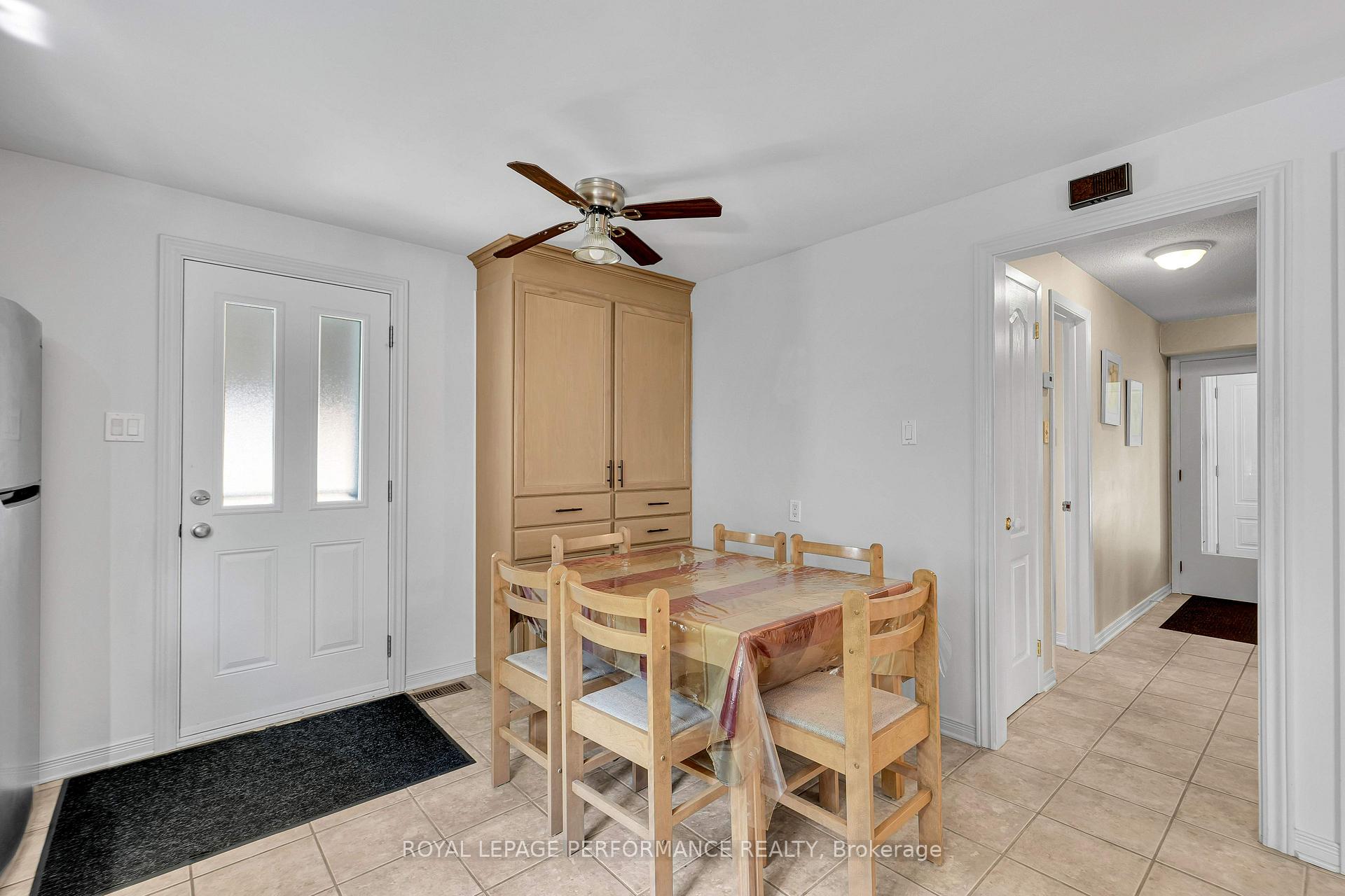 Photo 14 of 1080 Cloverlawn Court, Ottawa, Beacon Hill South — HOMEH