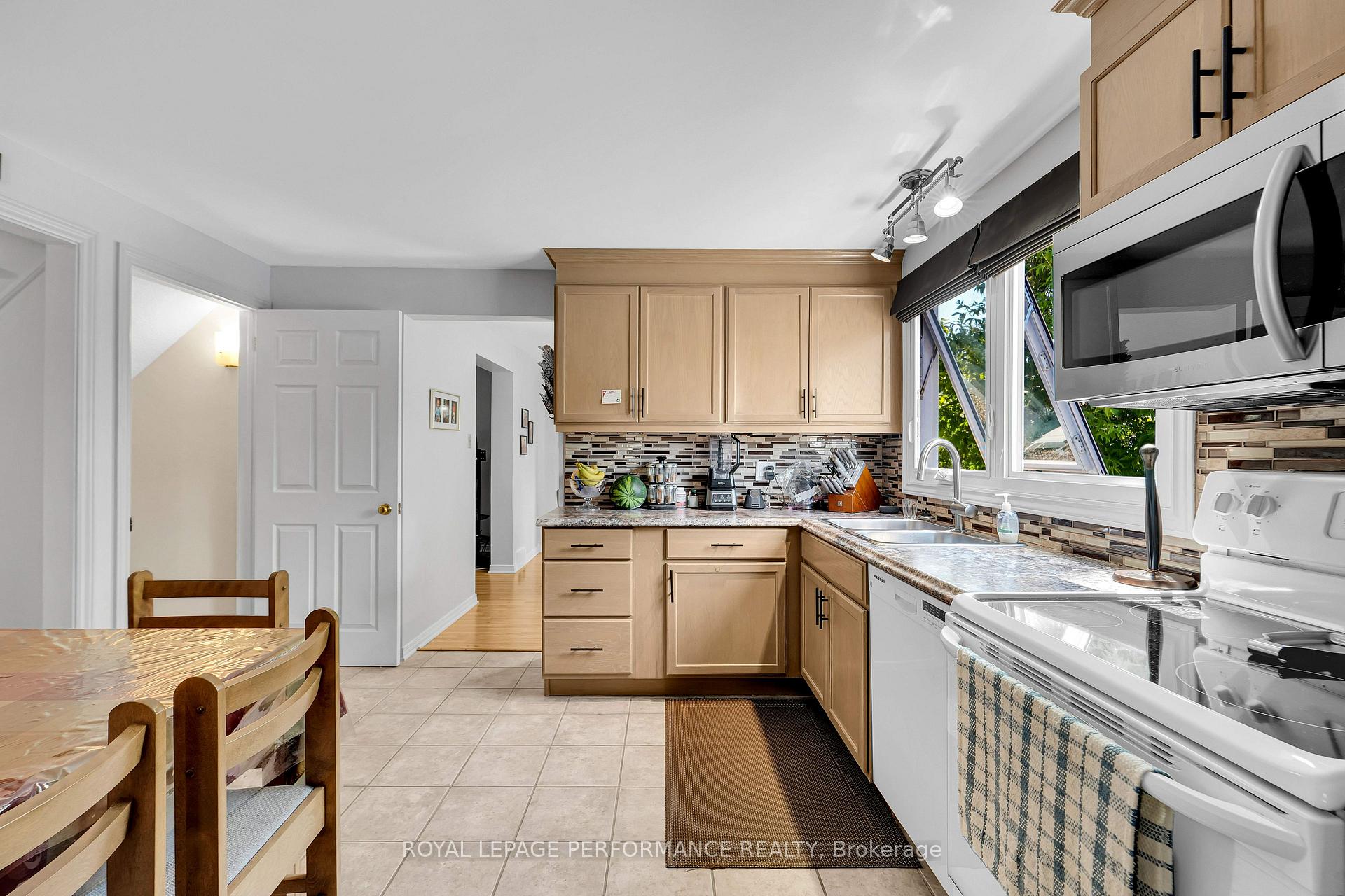 Photo 15 of 1080 Cloverlawn Court, Ottawa, Beacon Hill South — HOMEH