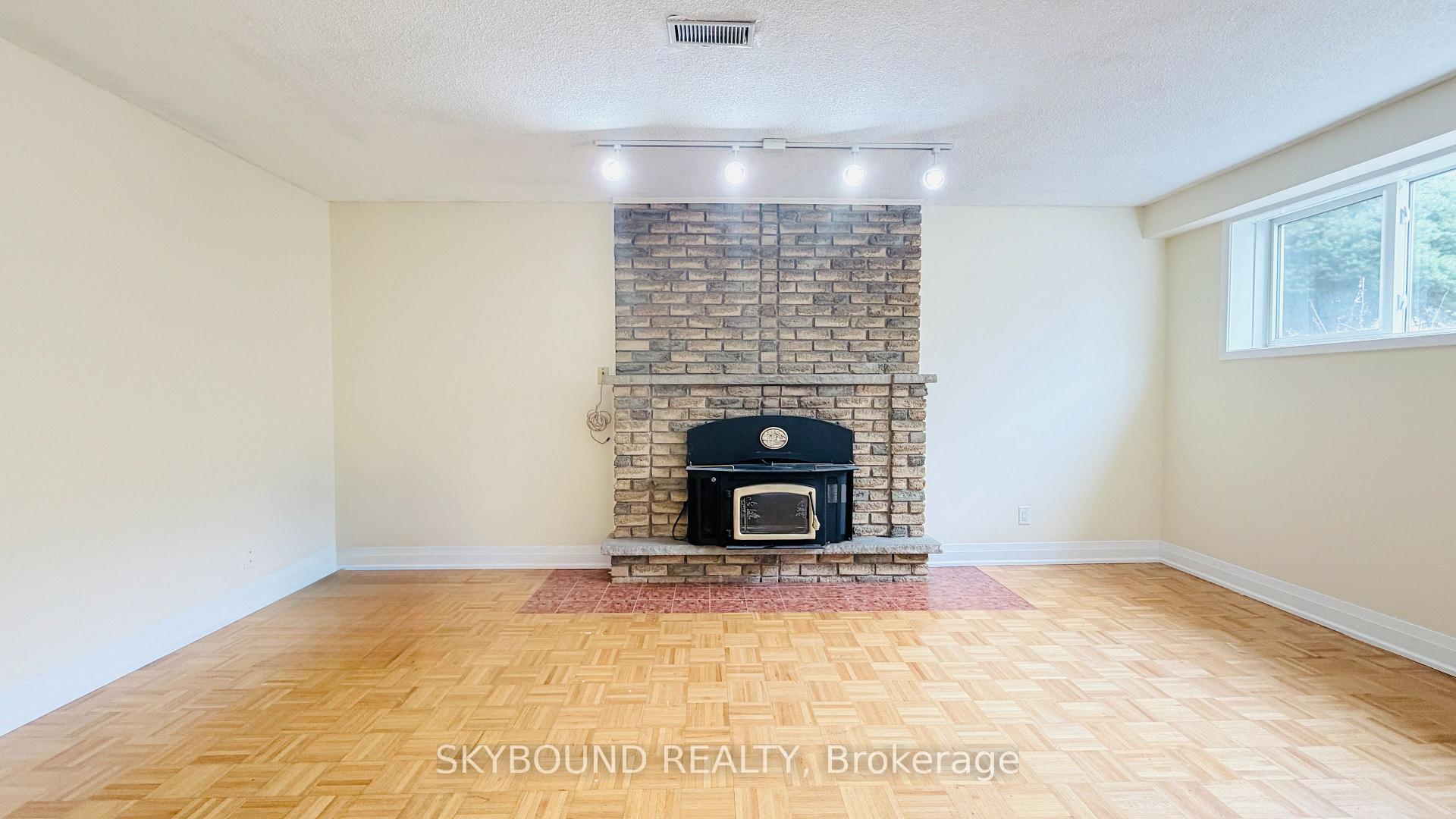 Photo 13 of 1298 Forest Hill, Oakville, Falgarwood — HOMEH