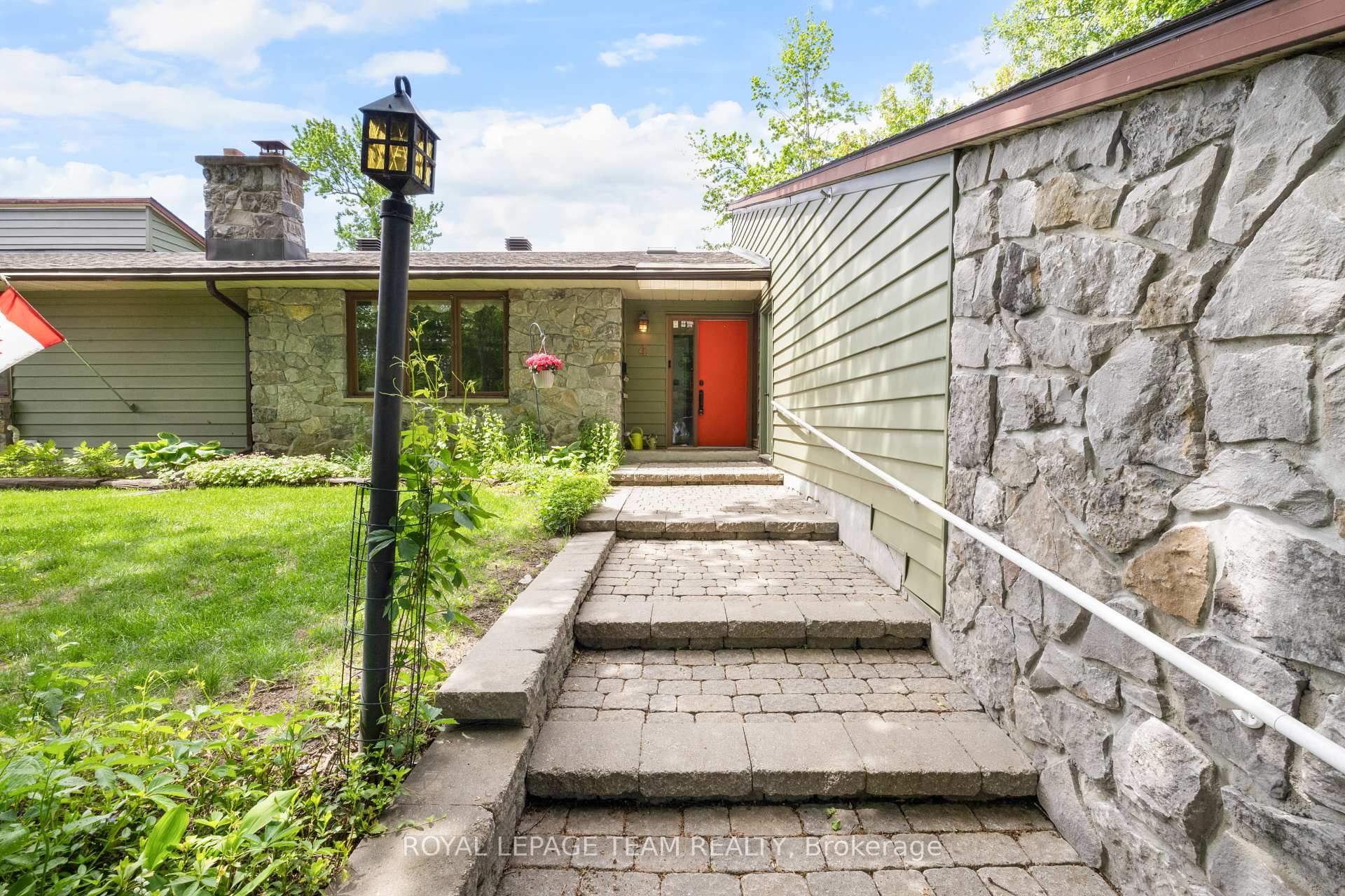 Photo 2 of 4 Leeward Street, Ottawa, Pineglen/Country Place — HOMEH