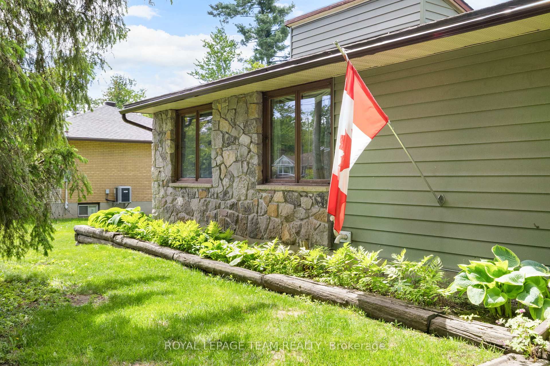 Photo 4 of 4 Leeward Street, Ottawa, Pineglen/Country Place — HOMEH