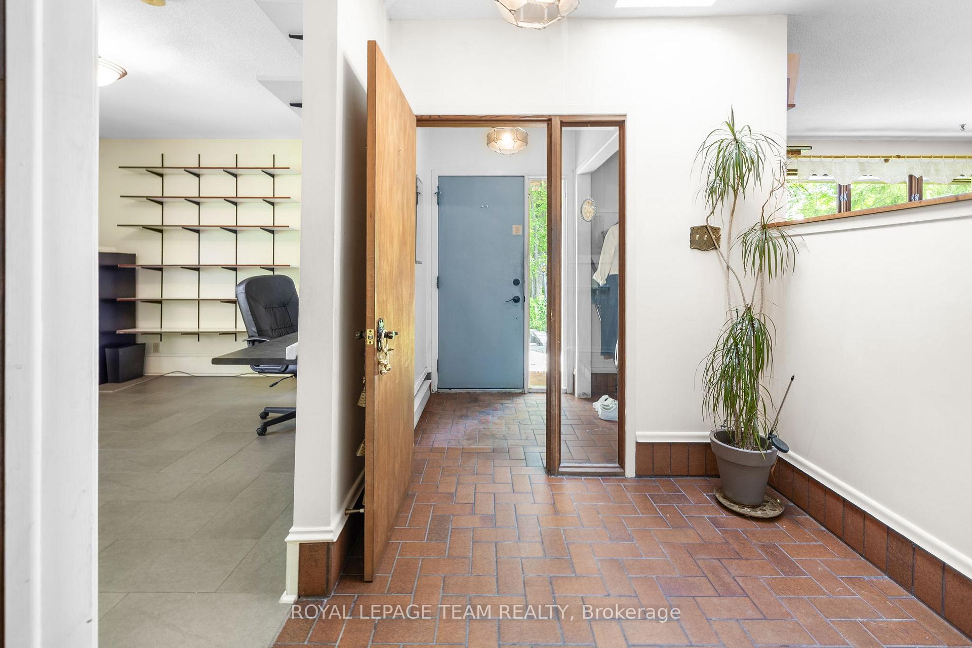 Photo 5 of 4 Leeward Street, Ottawa, Pineglen/Country Place — HOMEH