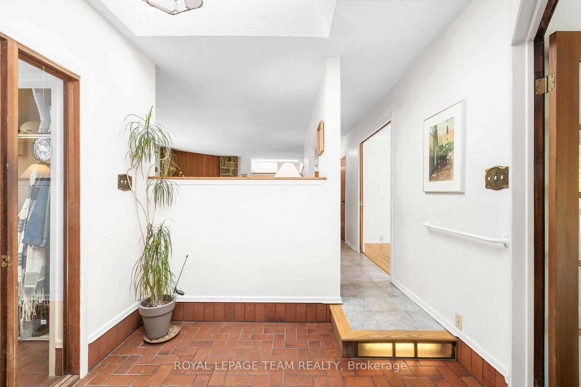 Photo 6 of 4 Leeward Street, Ottawa, Pineglen/Country Place — HOMEH