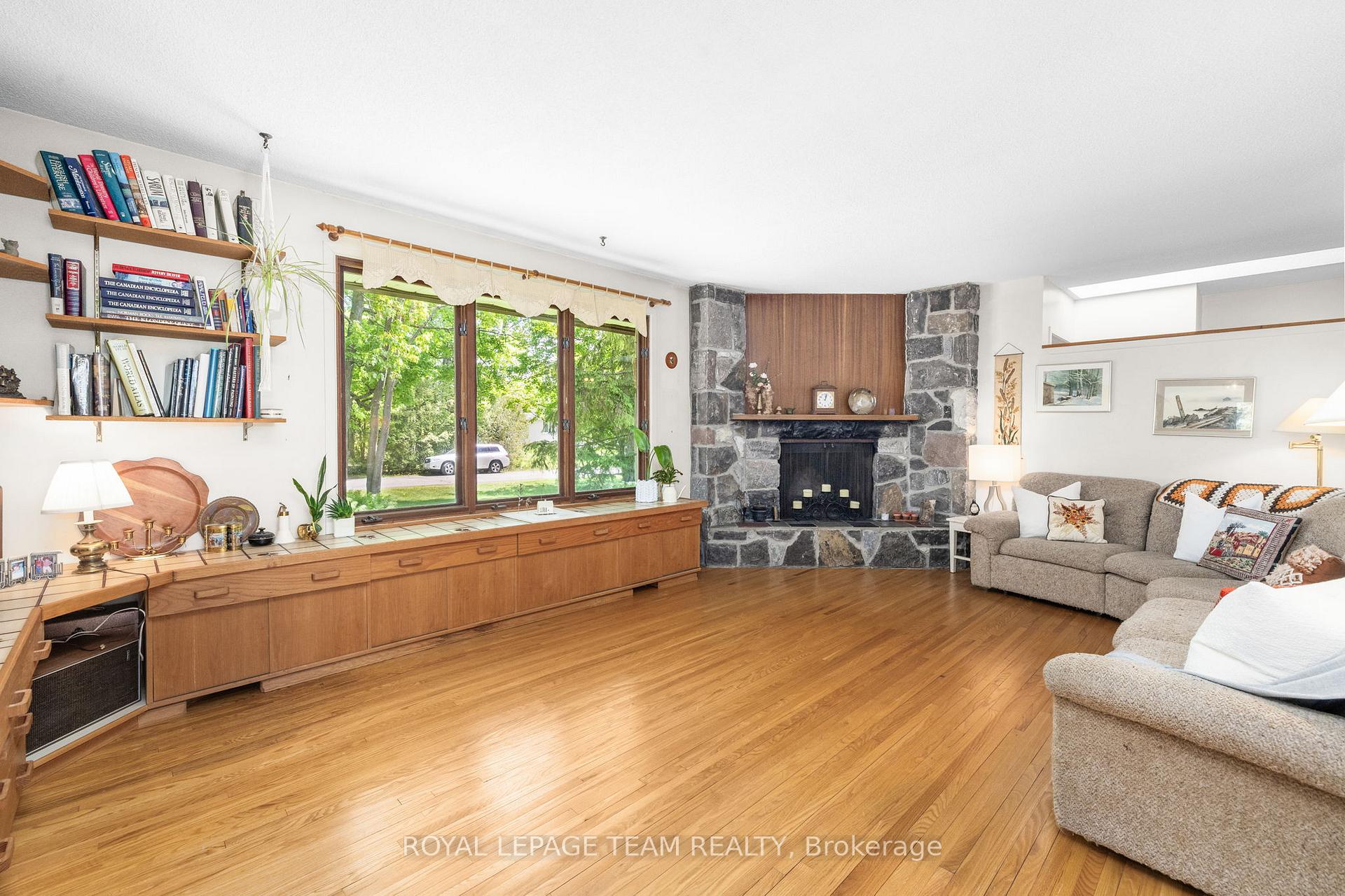 Photo 8 of 4 Leeward Street, Ottawa, Pineglen/Country Place — HOMEH